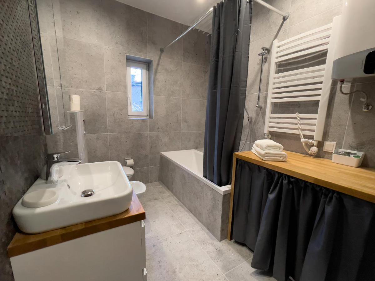 Urban Apartments Premium No 3, Free Private Parking, Self Check-In Chorzow Exterior photo